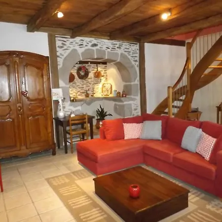 Prunet, 4 Pieces, 6 Personnes - Fr-1-742-407 Holiday home Prunet (Cantal)